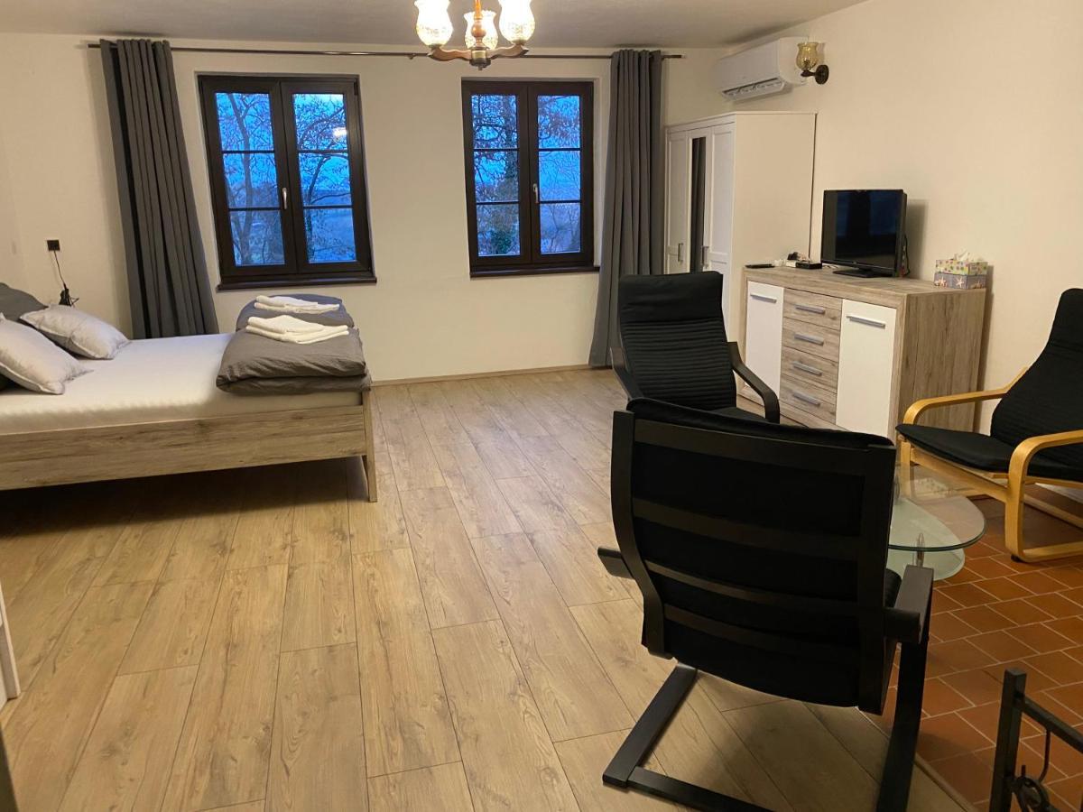 Apartman Pod Mandloni Starovice Exterior foto